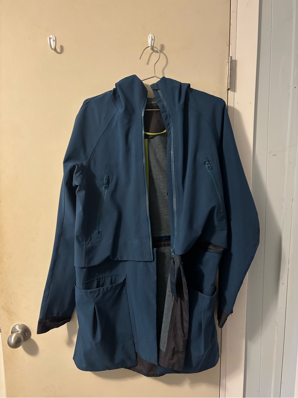 Women’s Lululemon Rain or Shine Jacket Teal Size 6